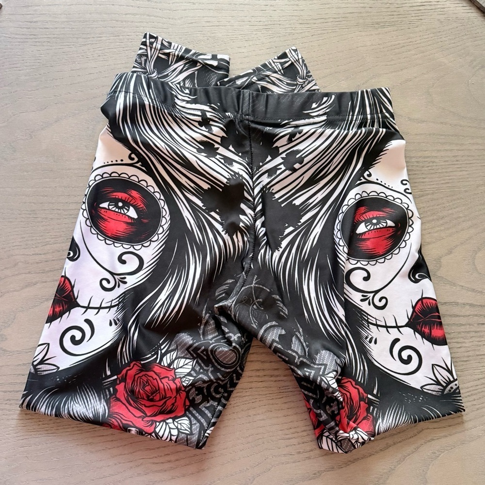 Graphic Art Leggings Bundle – Size Large (2-Pack) - Picture 6 of 6